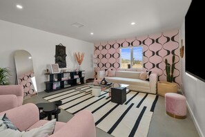 Smart TV - Joshua Tree 2BR Oasis • Cowboy Pool • Hot Tub • Spa • Fire Pit (Yucca Valley)