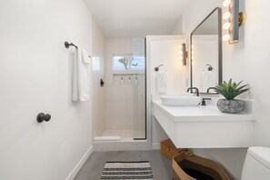 Hair dryer, towels, soap, toilet paper - Joshua Tree 2BR Oasis • Cowboy Pool • Hot Tub • Spa • Fire Pit (Yucca Valley)
