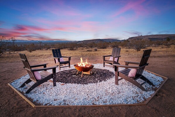 Property grounds - Joshua Tree 2BR Oasis • Cowboy Pool • Hot Tub • Spa • Fire Pit (Yucca Valley)