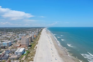 On the beach - Stunning ocean front views from 9th floor 2/2 condo (Jacksonville Beach)