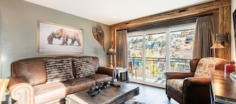 Rustic Luxe on Main | Spa, Dining & Charm On-Site at the Treasure Mountain Inn