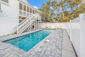 A heated pool - 4BR Home • Pool • Dog Friendly • Short Beach Walk (North Myrtle Beach)