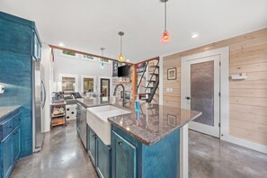 Interior - New! Hot Tub, Firepit, Bed Swing - Hard Rock Candy Mountain (Broken Bow)