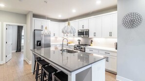 House (4 Bedrooms) | Interior - Monty by Avantstay 4bdr 4ba, Balcony w/ Outdoor Seating, 5mins to DT (Nashville)