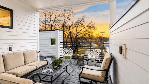 Monty By Avantstay 4bdr 4ba, Balcony W/ Outdoor Seating, 5mins To Dt - Nashville, TN