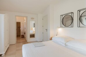 7 habitaciones, tabla de planchar con plancha, cuna de viaje y wifi 