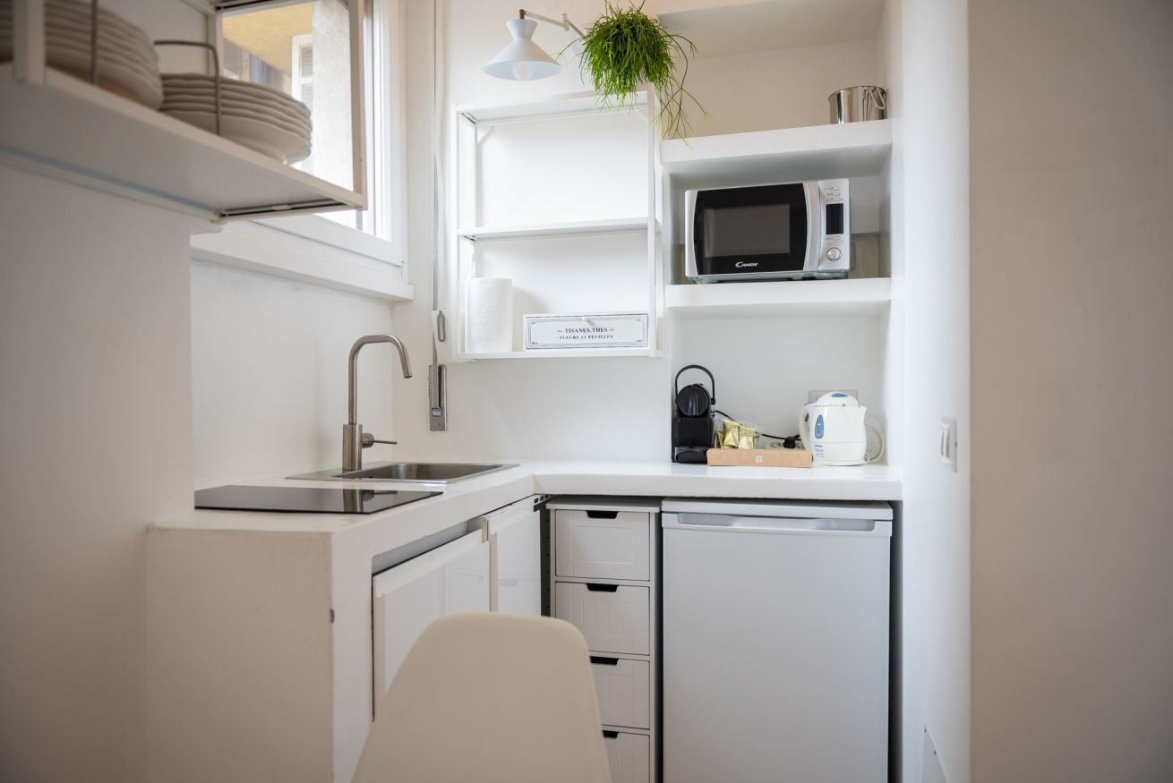 Kühlschrank, Mikrowelle, Herdplatte, Geschirrspüler