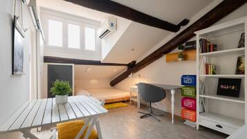 1 bedroom, desk, WiFi, bed sheets