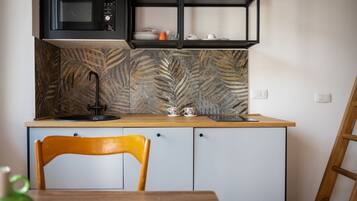 Fridge, microwave, stovetop