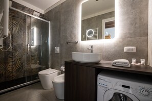 Shower, hair dryer, towels