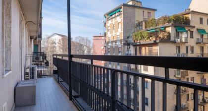 Salgari Top Floor - Large & bright