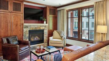 Televisión y chimenea