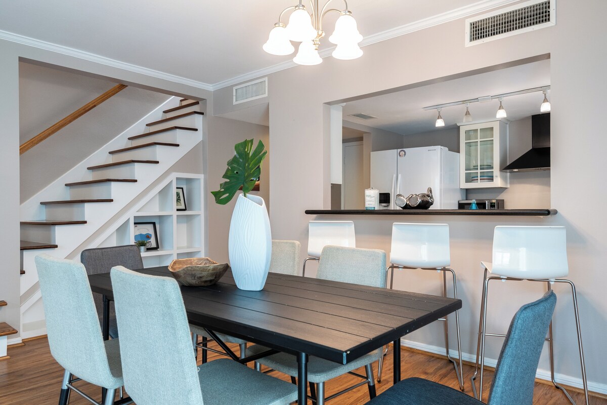 Photo 4 of 3BR The Montrose Collective A, Walk to Food & Fun