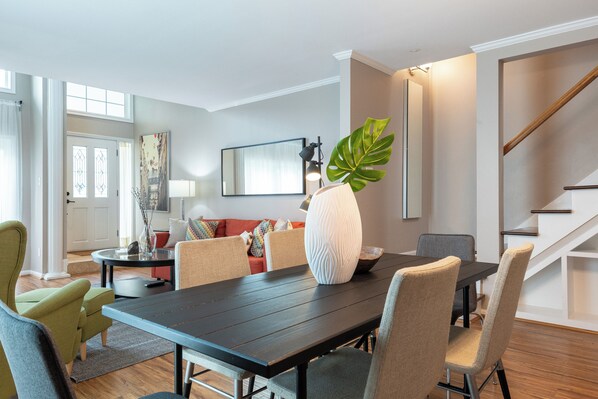 Dining - 3BR The Montrose Collective A, Walk to Food & Fun (Houston)