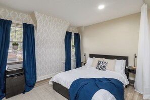 1 bedroom, iron/ironing board, WiFi, bed sheets - Cozy Urban Studio Getaway! (Columbus)