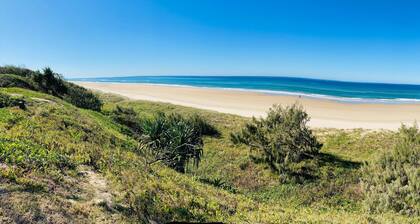 Teewah Hideaway-Beachhouse 100m to Beach on Teewah Beach Noosa North Shore