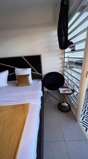 1 habitación, tabla de planchar con plancha, wifi y ropa de cama 
