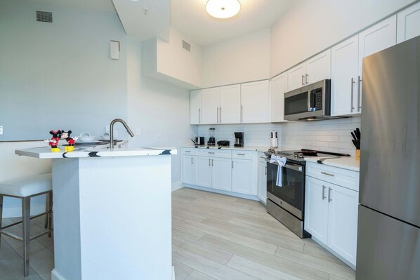 Fridge, microwave, oven, stovetop