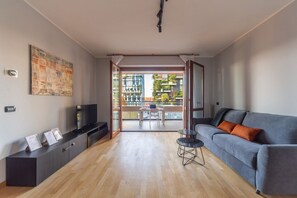 TV - Oasi moderna di fronte al Bosco Verticale (Milan)