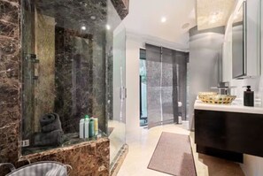 Hair dryer - Cozy Oasis in Oakley with Basketball court,pool (Los Angeles)