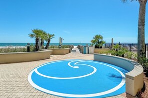 Property grounds - BEACHFRONT, FAMILY FRIENDLY, INDOOR/OUTDOOR POOL & HOT TUB (Orange Beach)