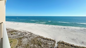 A beach with a clear view of the ocean and a sandy shore. - BEACHFRONT, FAMILY FRIENDLY, INDOOR/OUTDOOR POOL & HOT TUB (Orange Beach)