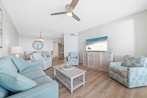 TV - BEACHFRONT, FAMILY FRIENDLY, INDOOR/OUTDOOR POOL & HOT TUB (Orange Beach)