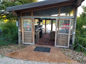 Property grounds - Charming bed & breakfast in Wellington with WiFi and AC (Wellington)