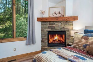 4 Schlafzimmer, Schreibtisch, Bügeleisen/Bügelbrett, Reisekinderbett