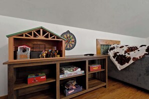4 habitaciones, tabla de planchar con plancha y cuna de viaje