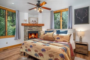 4 Schlafzimmer, Schreibtisch, Bügeleisen/Bügelbrett, Reisekinderbett