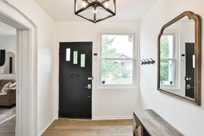 Interior - Charming South City 2 Bedroom House by StayLage (Saint Louis)