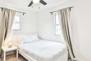 2 bedrooms, iron/ironing board, free WiFi, bed sheets