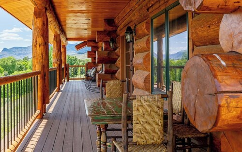 Highland River Cabin-Custom Built New Log Cabin with Direct River Access