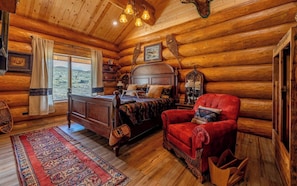 3 bedrooms, desk, iron/ironing board, free WiFi - Highland River Cabin-Custom Built New Log Cabin with Direct River Access (Cody)