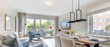 Fernseher, Stereoanlage