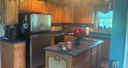 Charming 4-bedroom house with WiFi and AC in brilliant Hammond