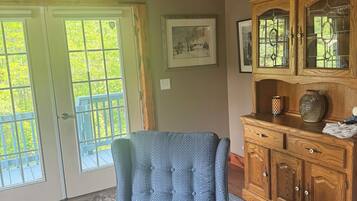 Smart-TV, peis og bøker