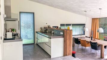 Réfrigérateur, micro-ondes, four, lave-vaisselle