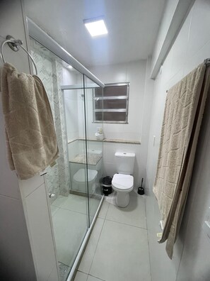 Douche, serviettes fournies