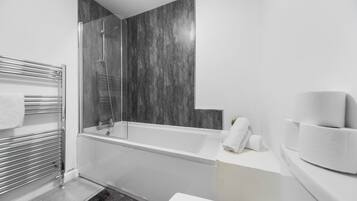 Apartment | Bathroom | Shower, towels