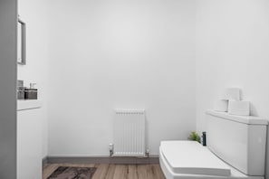 Apartment | Bathroom | Shower, towels