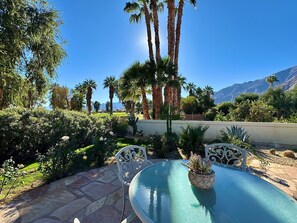 Outdoor dining - Desert Oasis with Stunning Views & Private Pool – Perfect for Monthly Stays (Borrego Springs)