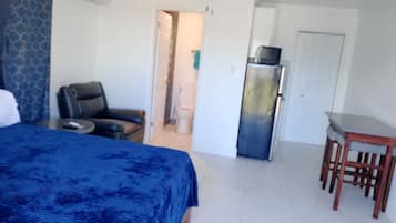 1 dormitorio, tabla de planchar con plancha, wifi gratis y ropa de cama