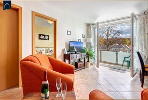 Unclassified image, 3 of 20, button