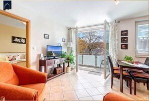 Unclassified image, 2 of 20, button