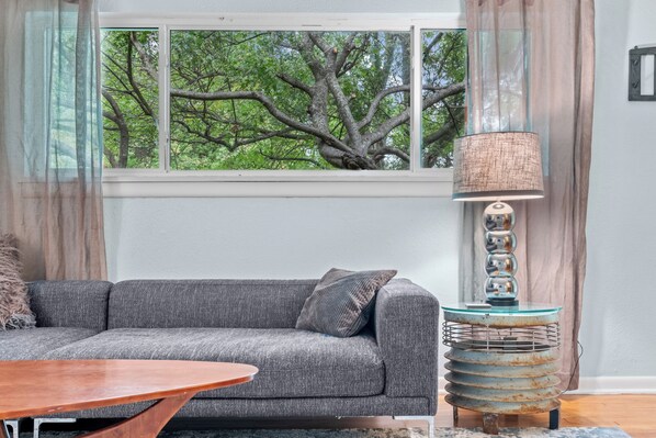 Smart TV - Oak Canopy with Cheerful Sprawling Backyard (Fort Worth)