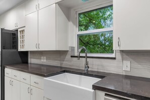 Interior - Oak Canopy with Cheerful Sprawling Backyard (Fort Worth)