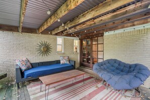Terrace/patio - Oak Canopy with Cheerful Sprawling Backyard (Fort Worth)