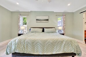 4 bedrooms, iron/ironing board, WiFi, bed sheets